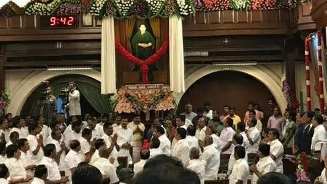 ତାମିଲନାଡୁ ବିଧାନସଭାରେ ଜୟଲଳିତାଙ୍କ ପ୍ରତିକୃତି ଉନ୍ମୋଚିତ; ପ୍ରତିକୃତି ହଟାଇବାକୁ ହାଇକୋର୍ଟ ଗଲା ଡିଏମ୍‌କେ