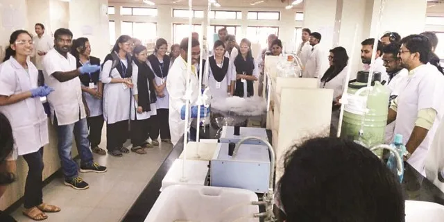 କେଏମ୍‌ବିବି ଜୁନିୟର ସାଇନ୍ସ କଲେଜର ଛାତ୍ରଛାତ୍ରୀଙ୍କ ଆଇଆଇଟି ପରିଭ୍ରମଣ