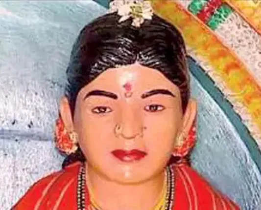 ପ୍ରେମର ମନ୍ଦିର ତୋଳି ପତ୍ନୀଙ୍କୁ ପୂଜା କରୁଛନ୍ତି କର୍ଣ୍ଣାଟକ କୃଷକ