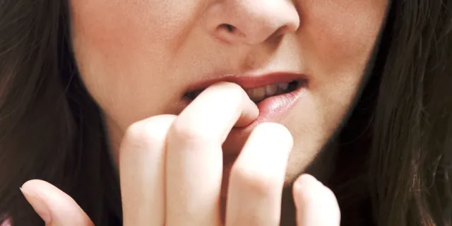 ନଖ କାମୁଡ଼ିବା ଅଭ୍ୟାସକୁ ଦୂର କରିବେ କିପରି? ଆସନ୍ତୁ ଜାଣିବା