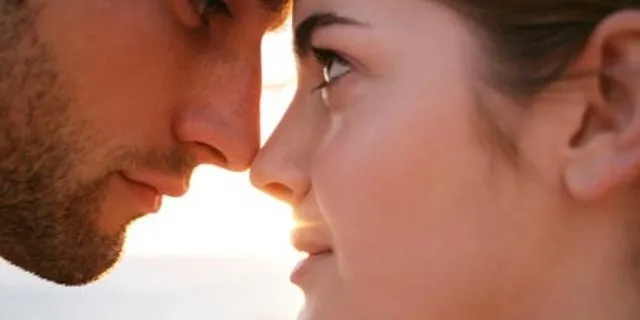 ଏହି ଶାରୀରିକ କାରଣରୁ ପ୍ରେମରେ  ପଡ଼ନ୍ତି  ଯୁବକ-ଯୁବତୀ !