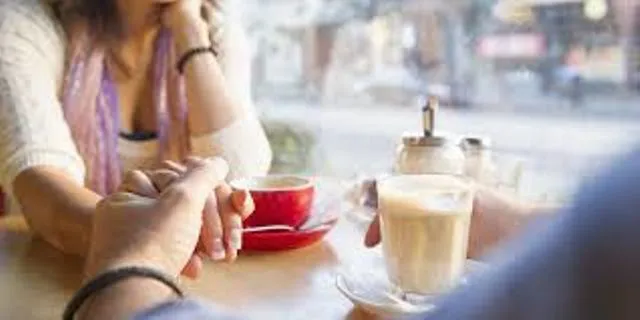 ପ୍ରଥମ ଡେଟ୍‌ରେ କେଉଁ କଥା ପଚାରିଲେ ବିରକ୍ତ ହୁଅନ୍ତି ଯୁବକ/ ଯୁବତୀ ?