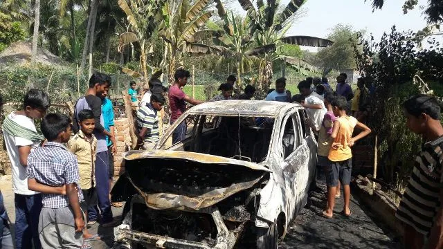 ନିଆଁ ଲାଗି ଜଳିଗଲା କାର୍‌ : ଅଳ୍ପକେ ବର୍ତ୍ତିଲେ ଶିଶୁ ସମେତ ପରିବାରର ୫ ଜଣ