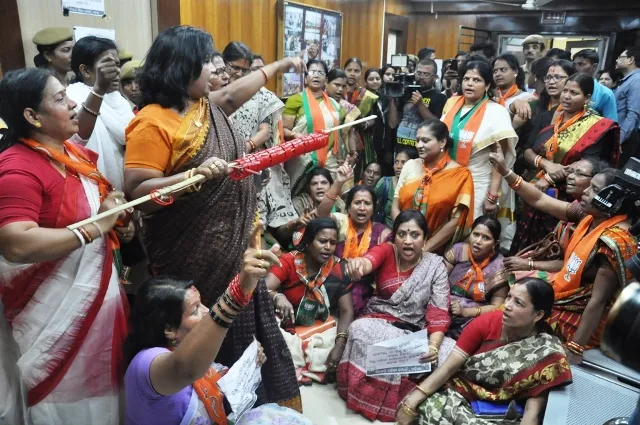 ମହିଳା କମିସନ କାର୍ଯ୍ୟାଳୟ ଘେରିଲା ବିଜେପି ମହିଳା ମୋର୍ଚ୍ଚା