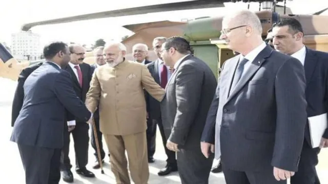 ପାଲେଷ୍ଟାଇନରେ ପ୍ରଥମ ଥର ପହଞ୍ଚିଲେ ଭାରତୀୟ ପ୍ରଧାନମନ୍ତ୍ରୀ, ରାଷ୍ଟ୍ରପତି ଭବନରେ ମୋଦିଙ୍କୁ ମିଳିଲା ଗାର୍ଡ ଅଫ୍‌ ଅନର