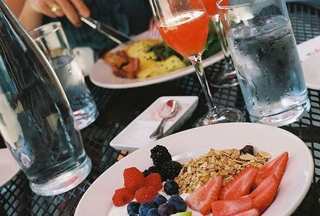 ଜାଣନ୍ତୁ କେଉଁ ସମୟରେ ପାଣି ପିଇବା ଅନୁଚିତ,ଏହି ସବୁ ସମୟରେ ପାଣି ପିଅନ୍ତୁ ନାହିଁ