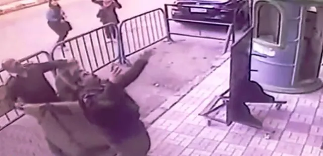 ୩ ମହଲାରୁ ଖସୁଥିବା ଶିଶୁକୁ ବଞ୍ଚାଇଲେ ସୁରକ୍ଷାକର୍ମୀ