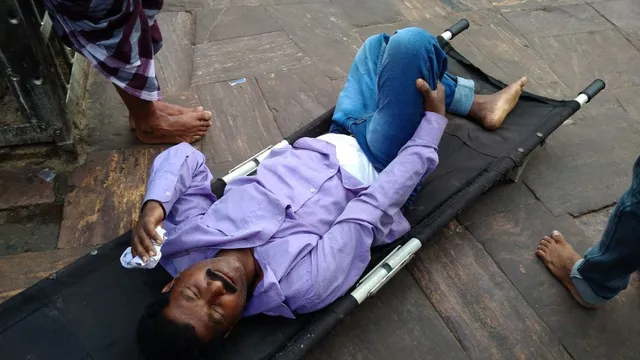 ଶ୍ରୀମନ୍ଦିର ଆନନ୍ଦ ବଜାରରେ ସେବାୟତଙ୍କ ଦାଦାଗିରି ଅଭିଯୋଗ : ପିଟିପିଟି ଗୋଡ଼ ଭାଙ୍ଗିଦେଲେ, ହସ୍ପିଟାଲରେ ଭର୍ତ୍ତି