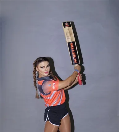  ସିଲି ପଏଣ୍ଟ୍‌: ରାକ୍ଷୀଙ୍କ କ୍ରିକେଟ୍‌ର ଅବତାର