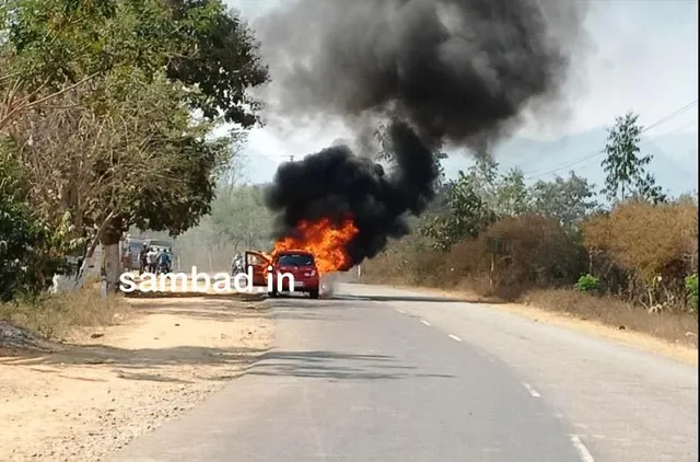 ରାୟଗଡ଼ା: ରାସ୍ତା ଉପରେ ଜଳିଗଲା କାର, ସମସ୍ତ ଯାତ୍ରୀ ସୁରକ୍ଷିତ