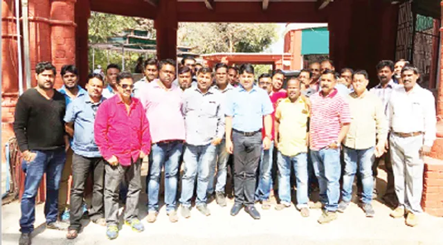 ଟୋଲ ଟ୍ୟାକ୍ସ ଆଦାୟକୁ ଟ୍ରକ୍‌ ମାଲିକଙ୍କ ବିରୋଧ: ଜିଲ୍ଲାପାଳଙ୍କୁ ଦାବିପତ୍ର ଦେଲେ