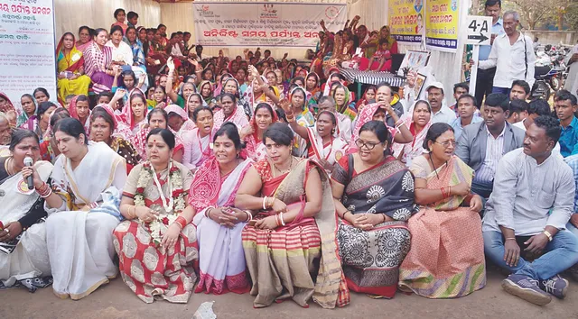 ଅନଶନରେ ବସିଲେ ମହିଳା ସମାଜସେବୀ