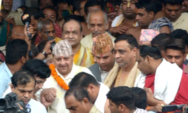 ରତ୍ନବେଦିରେ ନେପାଳ ରାଜାଙ୍କ ଦୀପ ଆଳତି