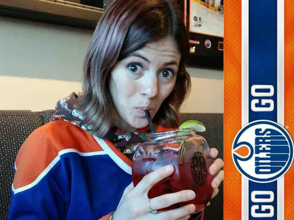 କାହିଁକି ଜଣେ ଚୋର ସହିତ ଏହି ଯୁବତୀ ପିଇଲେ କଫି ଜାଣନ୍ତୁ