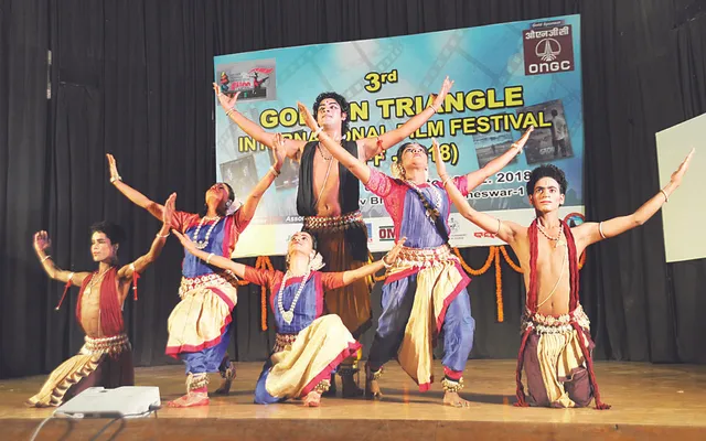 ସରିଲା ଗୋଲ୍‌ଡେନ୍‌ ଟ୍ରାଙ୍ଗେଲ୍‌ ଚଳଚ୍ଚିତ୍ର ଉତ୍ସବ