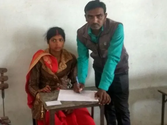 କନ୍ୟା ଦେଉଥିଲା ପରୀକ୍ଷା, ବାହାରେ ଜଗି ରହିଥିଲେ ବରଯାତ୍ରୀ: କହିଲେ ଆଗେ ପାଠପଢ଼ା ତା’ପରେ ଯାଇ ବିବାହ