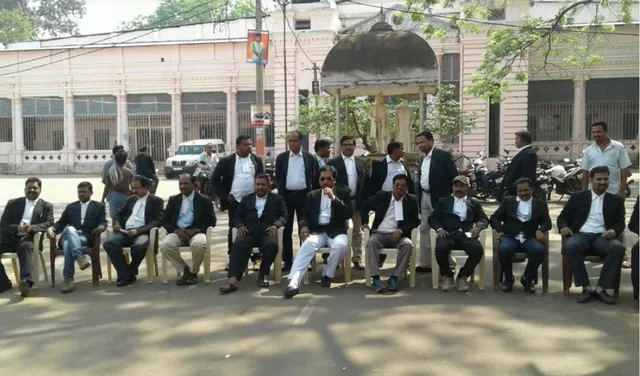 ଆଇନଜୀବୀଙ୍କୁ ଆକ୍ରମଣ ପ୍ରତିବାଦରେ ଦେବଗଡ଼ ବନ୍ଦ