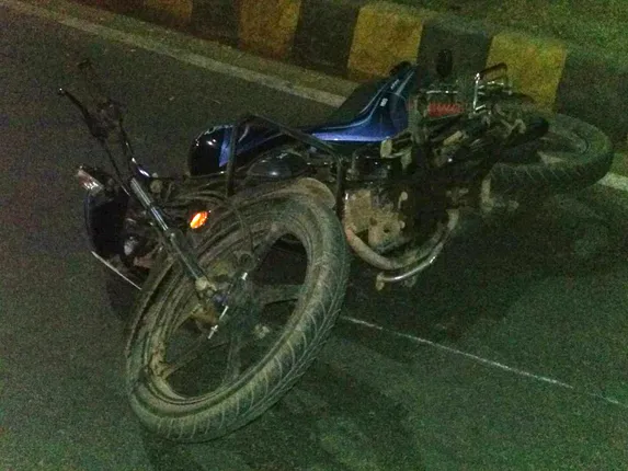 ଡିଭାଇଡର୍‌କୁ ଧକ୍କା ଦେଇ ୩ ଗୁରୁତର