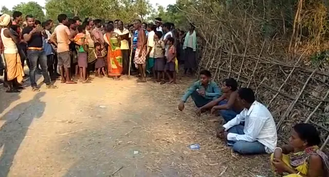 ନାବାଳିକାକୁ ଗଣଦୁର୍ଷ୍କମ ପରେ ଗାଏବ କଲେ ୫ ଅଭିଯୁକ୍ତ, ଗାଁ ଲୋକେ ନିସ୍ତୁକ ପିଟି ପୁଲିସକୁ ଜିମା ଦେଲେ