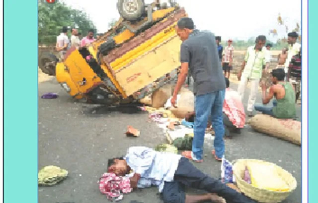 ବାହାଘର ସାମଗ୍ରୀ ନେଇ ଯାଉଥିବା ଅଟୋ ଓଲଟିଲା:୨ ଗୁରୁତର, ଡ୍ରାଇଭର ସମେତ ୪ ଆହତ