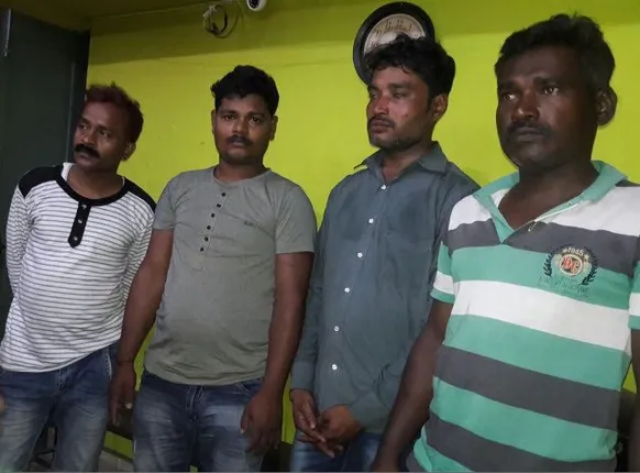 ଧରାପଡ଼ିଲେ ୪ ଡକାୟତ: ବନ୍ଧୁକ, ଗୁଳି, ମାରଣାସ୍ତ୍ର, ଅଟୋ ଓ ମୋବାଇଲ୍‌ ଜବତ