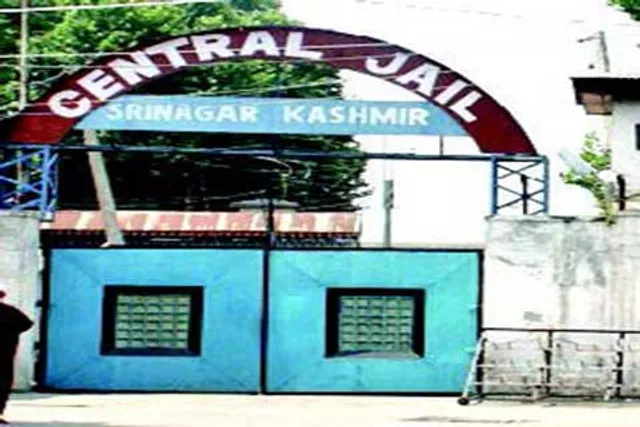 ଶ୍ରୀନଗର ଜେଲରେ ଏନଆଇଏର  ତଲାସୀ; ମିଳିଲା ପାକିସ୍ତାନୀ ଜାତୀୟ ପତାକା, ହିଜବୁଲ ମୁଜାହିଦ୍ଦିନ ପୋଷ୍ଟର