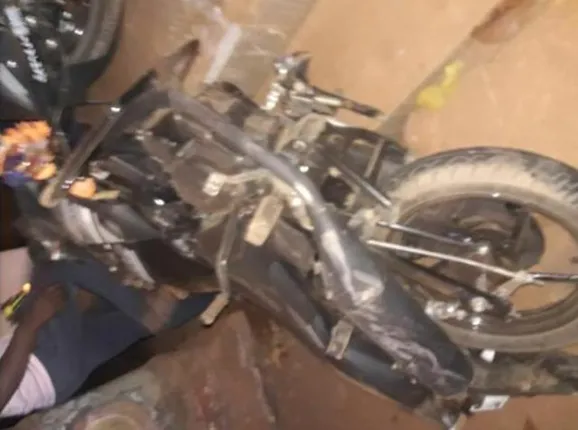 ଗଛରେ ପିଟି ହୋଇ ଦୁଇ ମୃତ