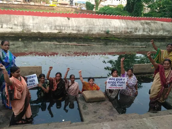 କେଦାର-ଗୌରୀ କୁଣ୍ଡରେ ଜଳ ସତ୍ୟାଗ୍ରହ