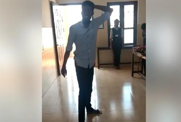 କେରଳ: ଶ୍ରେଣୀରେ ଜାତୀୟ ସଂଗୀତ ଗାନ ସମୟରେ ମଜା କରିବାରୁ ଛାତ୍ର ନିଲମ୍ବିତ