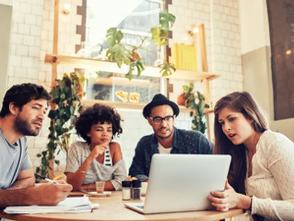 ପ୍ରଫେସରଙ୍କ ଅଶ୍ଳୀଳ ଟିପ୍ପଣୀକୁ ବିରୋଧ : ଉତ୍ତ୍ୟକ୍ତ ଛାତ୍ରଛାତ୍ରୀଙ୍କ ବିକ୍ଷୋଭ