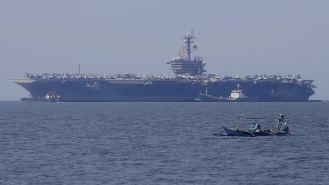 ଭିଏତ୍‌ନାମ ତଟରେ  ଆମେରିକୀୟ ଯୁଦ୍ଧ ଜାହାଜ ୟୁଏସ୍‌ଏସ୍‌ କାର୍ଲ ଭିନ୍‌ସନ; ଚୀନ୍‌ ଚିନ୍ତିତ