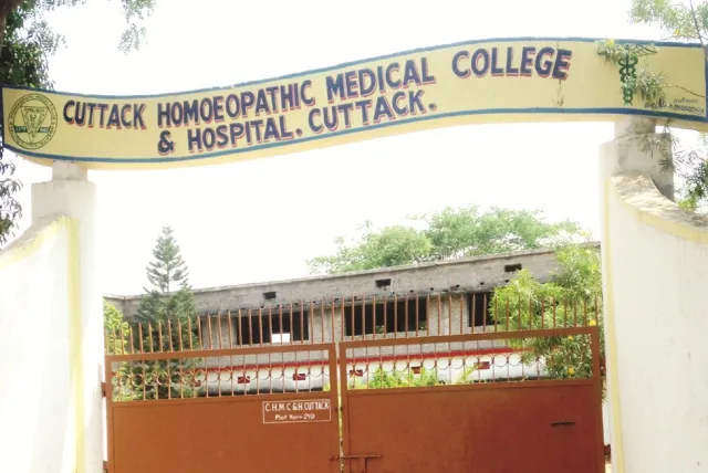 କଟକ ହୋମିଓପାଥି କଲେଜକୁ ଅବହେଳା : ୩୬ ବର୍ଷର କଲେଜ୍‌ରେ ତାଲା ଝୁଲିବ