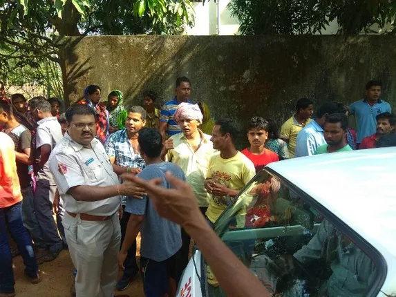 ଗଛରୁ ପଡ଼ି ଶ୍ରମିକ ମୃତ୍ୟୁ ମାମଲା : ଶବ ରଖି ଗୃହମାଲିକଙ୍କ ଦୁଆରେ ଧାରଣା