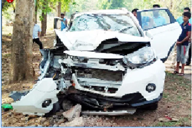 ରାସ୍ତାକଡ଼ ଗଛକୁ ପିଟିଲା କାର୍‌:ଯୁବ ବ୍ୟବସାୟୀ ମୃତ, ୩ ଗୁରୁତର