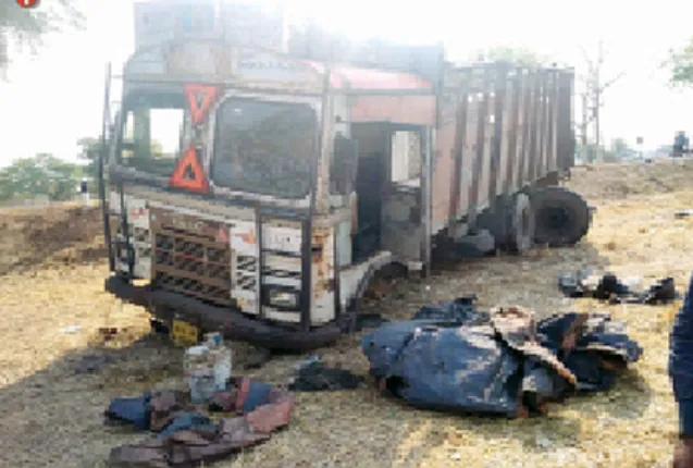 ଟ୍ରକ୍‌ ଦୁର୍ଘଟଣା, ବର୍ତ୍ତିଲେ ଚାଳକ