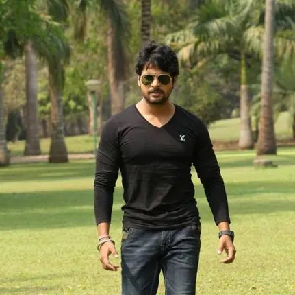 ଏହି ଓଲିଉଡ ନାୟକଙ୍କ ହାତ ଫାଙ୍କା