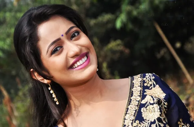 ଓଲିଉଡର ଲୋକପ୍ରିୟ ନାୟିକା ଏଲିନା ଏବେ ‘ମୋନାଲିସା’