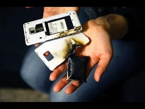 ଚାର୍ଜରେ ବସିଥିବା ବେଳେ ମୋବାଇଲ୍  ମୋବାଇଲ ବ୍ୟାଟେରି ଫାଟିଗଲା : ଅଷ୍ଟମ ଶ୍ରେଣୀ ଛାତ୍ର ଗୁରୁତର