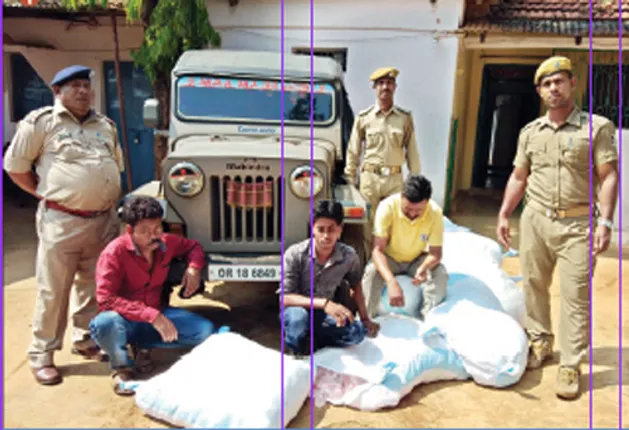 ମଦ ଭର୍ତ୍ତି ଗାଡି ଜବତ, ୫ ଗିରଫ