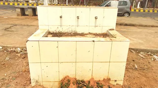 ସମସ୍ୟା ଘେରରେ ଖଣ୍ଡଗିରି ଓ ଉଦୟଗିରି ପର୍ଯ୍ୟଟନସ୍ଥଳୀ : ଟ୍ୟାପ୍‌ ଲାଗିଛି ପାଣି ଆସୁନି