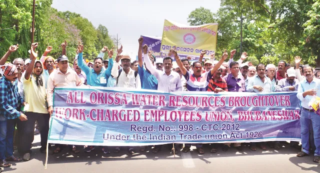 ଜଳସମ୍ପଦ ବ୍ରଟଓଭର ଓ୍ଵାର୍କଚାର୍ଜଡ୍‌ ଏମ୍ପ୍ଲଇଜ୍‌ ୟୁନିଅନର ବିକ୍ଷୋଭ