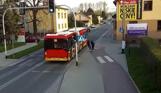 ଖେଳ ହେଲା କାଳ : ଆସନ୍ନ ମୃତ୍ୟୁରୁ ଅଳ୍ପକେ ବର୍ତ୍ତିଲେ ମହିଳା