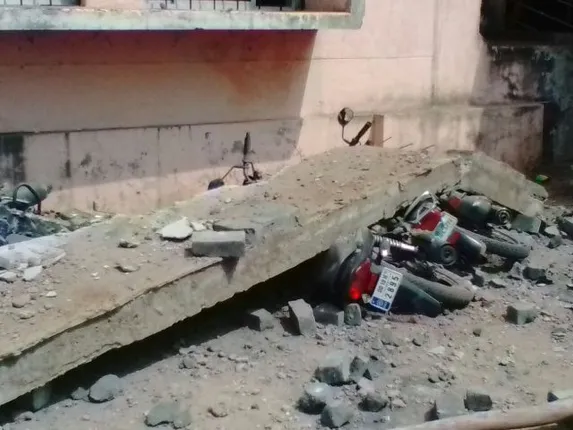 ସରକାରୀ ପଲିଟେକ୍‌ନିକ୍‌ ତାଜା ଭୁଶୁଡ଼ିଲା : ଅଳ୍ପକେ ବର୍ତ୍ତିଲେ ଛାତ୍ରଛାତ୍ରୀ