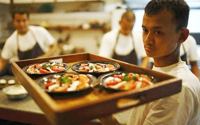 ଯୁବପିଢ଼ିଙ୍କ ପସନ୍ଦ ରେସ୍ତୋରାଁରେ  ପରଶା ଯାଉଥିବା ଦେଶୀ ଖାଦ୍ୟ