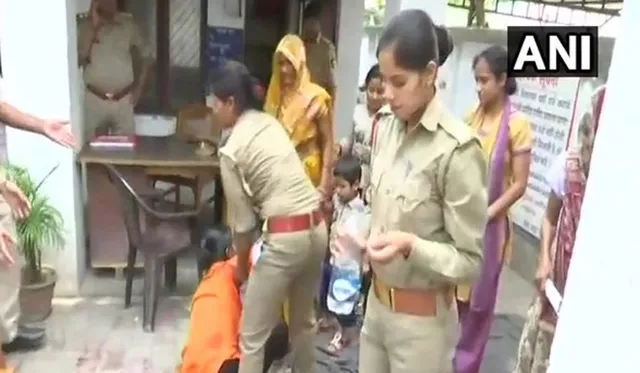 ବିଜେପି ବିଧାୟକଙ୍କ ବିରୋଧରେ ଦୁଷ୍କର୍ମ ମାମଲା: ହାଜତରେ ପୀଡ଼ିତା ପିତାଙ୍କ ମୃତ୍ୟୁ, ୬ ପୁଲିସ କର୍ମୀ ନିଲମ୍ବିତ