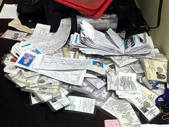 କର୍ଣ୍ଣାଟକ ନିର୍ବାଚନ: ୧୦୦ ଟଙ୍କା ବିନିମୟରେ କିଣା ଯାଉଛି ଭୋଟ୍‌ ପରିଚୟ ପତ୍ର