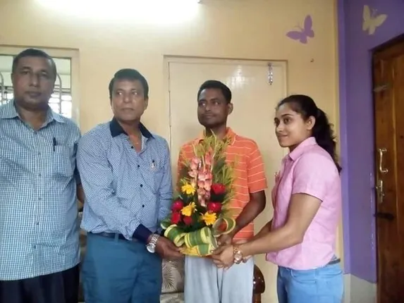 ଉଦାହରଣ ସୃଷ୍ଟି କଲେ ଦୀପା: ଅସୁସ୍ଥ କ୍ରୀଡ଼ା ସାମ୍ବାଦିକଙ୍କୁ ଦେଲେ ଆର୍ଥିକ ସହାୟତା