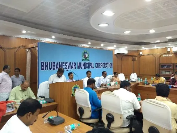 ହାତ ଟେକିଦେଲା ବିଏମ୍‌ସି