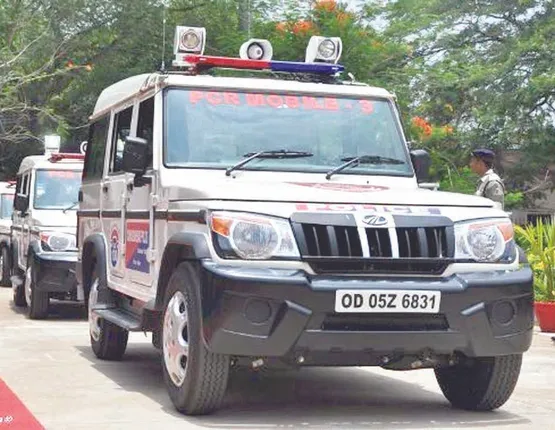 ପିସିଆର୍‌ ଭ୍ୟାନ ଭିତରେ ଟଳି ପଡ଼ିଲେ କନଷ୍ଟେବଲ୍