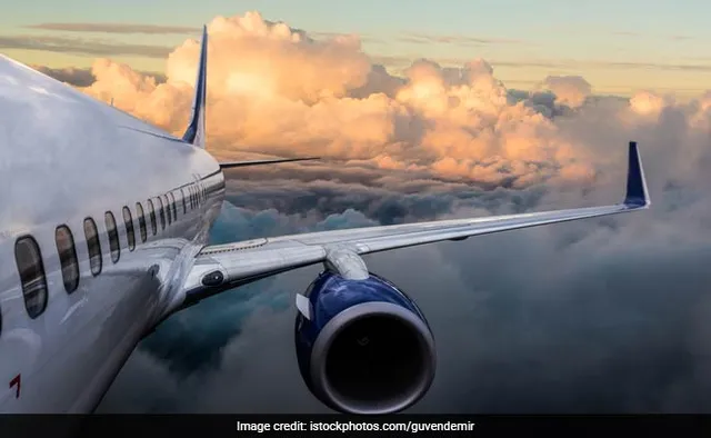 ମଝି ଆକାଶରେ ଧକ୍କାରୁ ବର୍ତ୍ତିଲା ଦୁଇ ବିମାନ